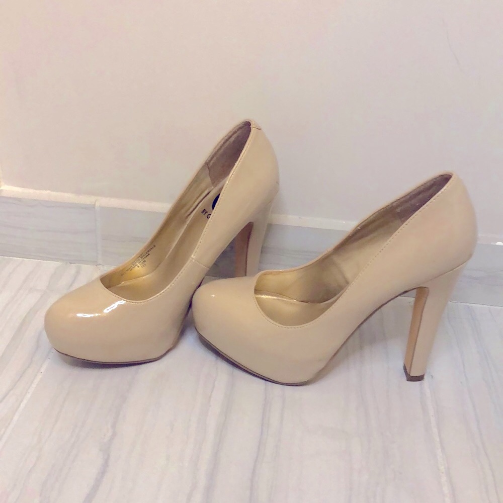 G by Guess nude leather platform heels